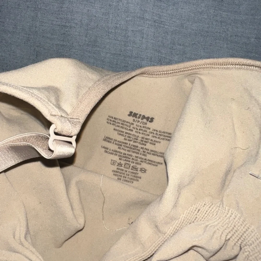 SKIMS SEAMLESS SCUPLT MID THIGH BODYSUIT CLAY BEIGE SMALL NEW WIT